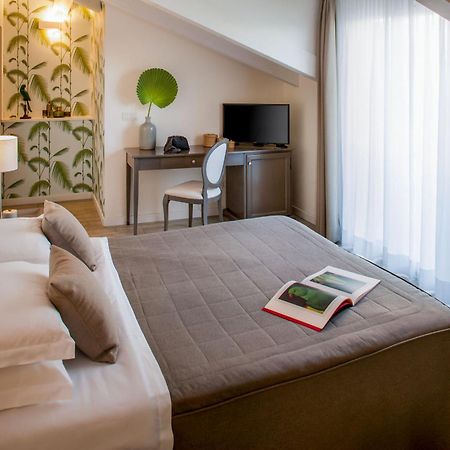 Hotel Lido Alassio Bagian luar foto