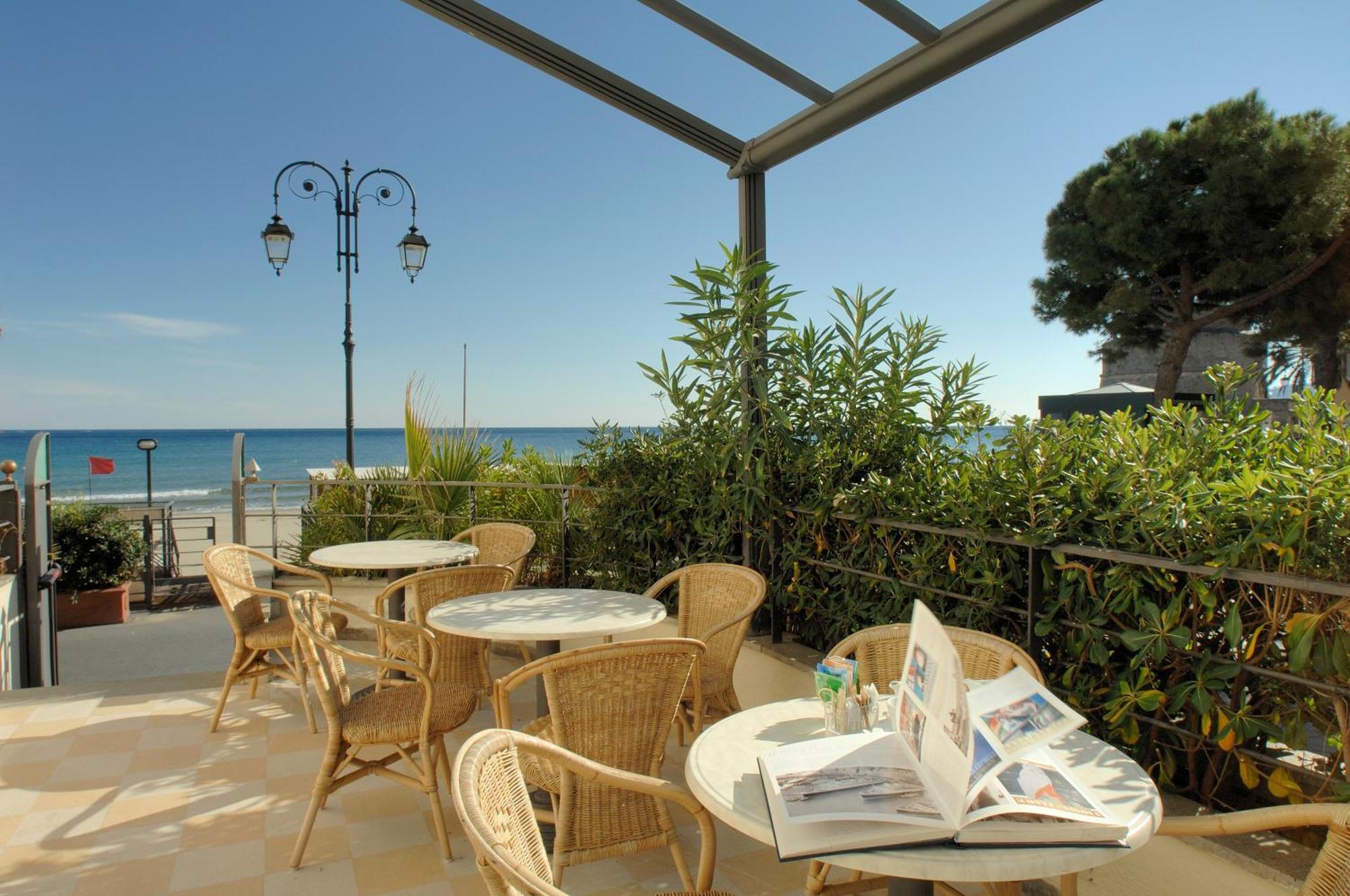 Hotel Lido Alassio Bagian luar foto