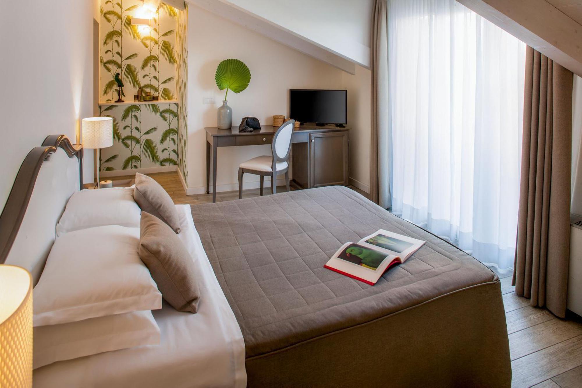 Hotel Lido Alassio Bagian luar foto