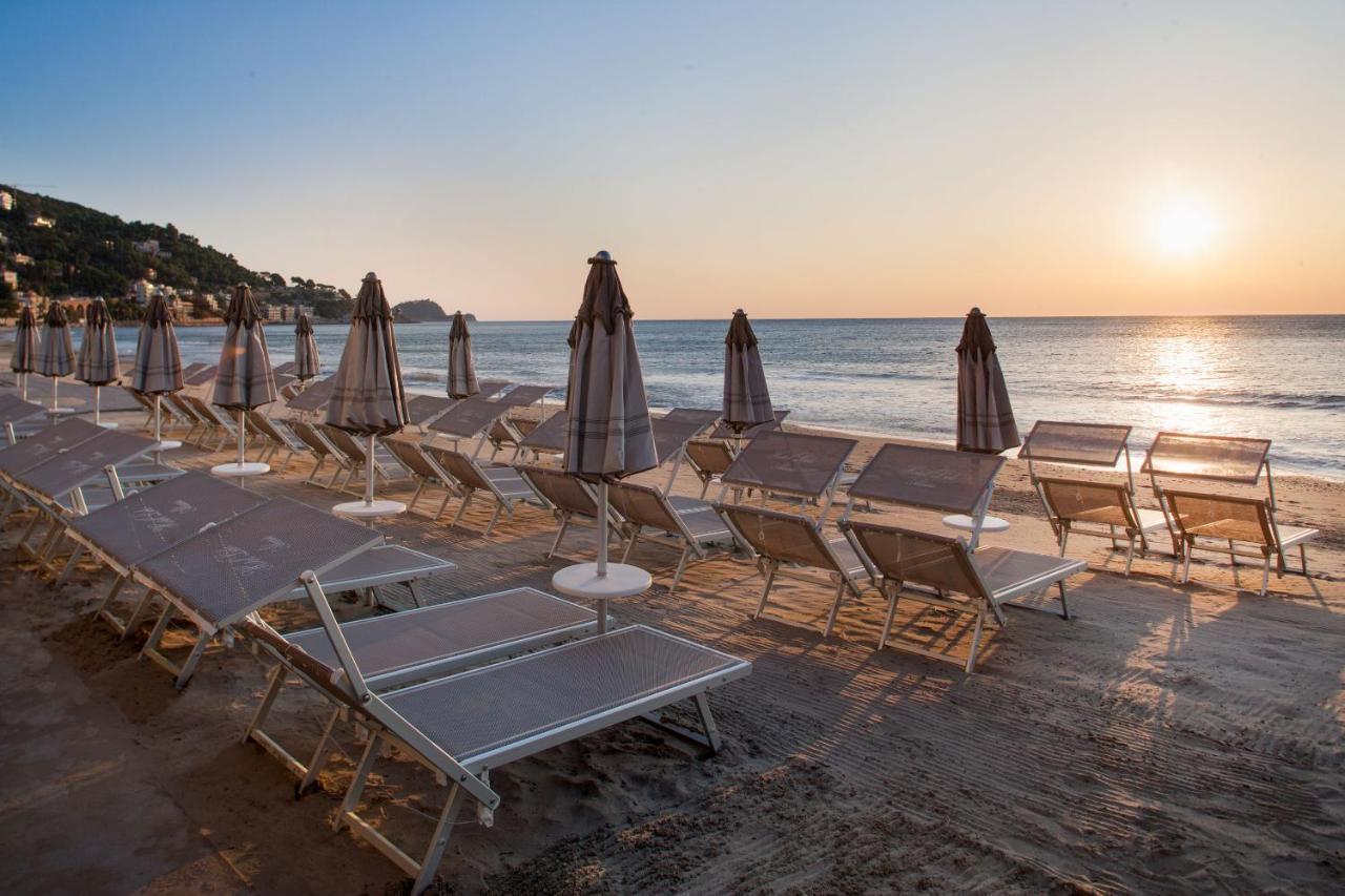 Hotel Lido Alassio Bagian luar foto