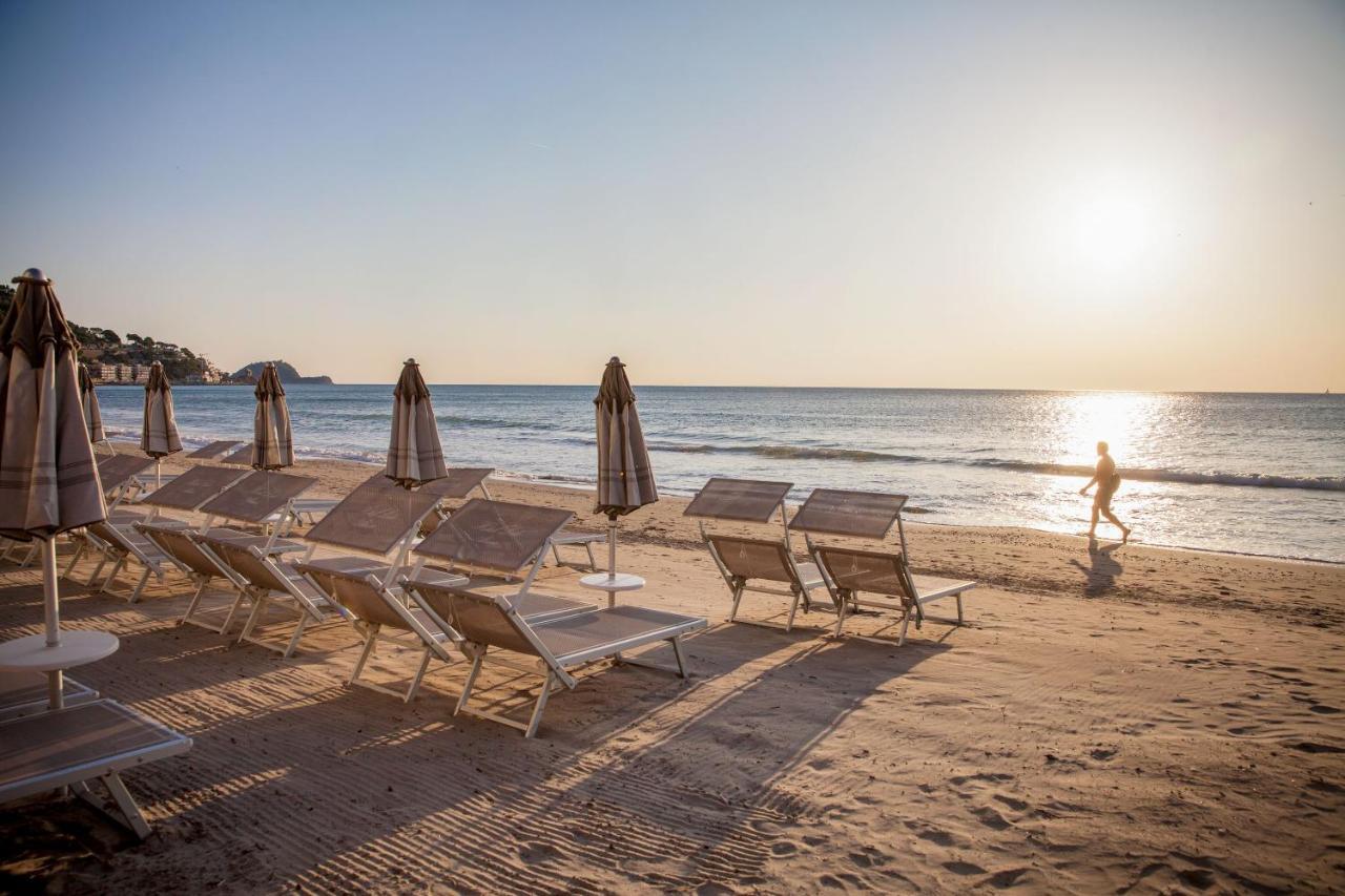 Hotel Lido Alassio Bagian luar foto